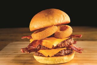 Restaurantes: Johnny Rockets e The Fifties criam novo Dia do Hambúrguer com promoção 'pague um, leve dois'