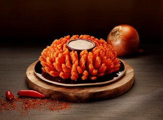 Restaurantes: Outback anuncia nova versão da famosa cebola empanada Bloomin' Onion