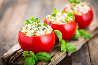 Receitas: 15 entradinhas deliciosas para você aproveitar o tomate da sua casa 