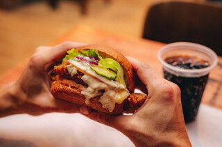 Restaurantes: Burger Joint NY lança novo sanduíche de frango, saiba mais!