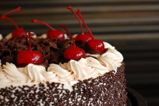 Receitas: Dicas para fazer um bolo Floresta Negra perfeito 