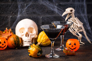 Receitas: 10 drinks diferentes para você servir na sua festa de Halloween