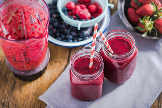 Restaurantes: 6 drinks alcoólicos feitos com açaí que vão te refrescar nos dias mais quentes de verão