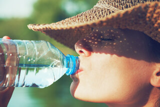 Saúde e Bem-Estar: Entenda quais são os benefícios de tomar dois litros de água por dia