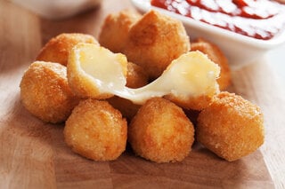 Receitas: Como fazer bolinha de queijo em casa