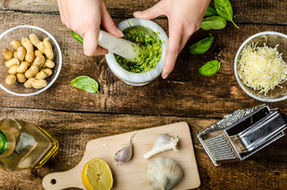 Receitas: Aprenda a fazer molho pesto caseiro