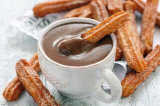 Receitas: Como fazer deliciosos churros em casa