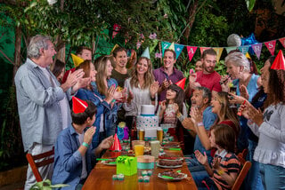 Bares: Com comanda individual, música ao vivo e mais de 60 sabores de espetinhos, Quintal do Espeto é ótima opção para comemorar aniversário em São Paulo