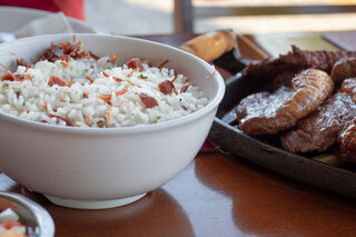 Receitas: Como fazer um delicioso arroz carreteiro em casa