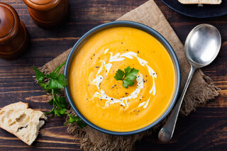 Receitas: Sopa de cenoura com gengibre é perfeita para os dias frios do inverno; veja a receita 