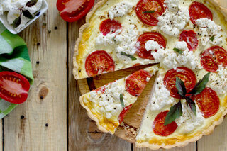 Receitas: Receita: aprenda a fazer torta de queijo com tomates e ervas