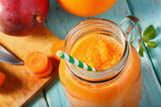 Receitas: Smoothie de laranja, manga e cenoura é opção refrescante de lanche da tarde; veja a receita!