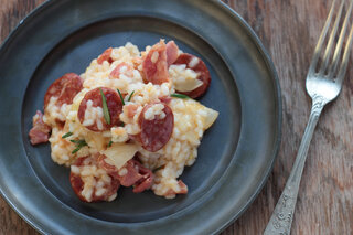 Receitas: Risoto de linguiça calabresa e limão siciliano é ótima opção para almoço ou jantar especial; veja a receita!