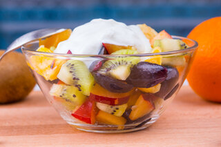 Receitas: Salada de frutas com creme de limão é opção de sobremesa para os dias quentes; veja a receita!
