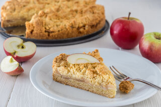 Receitas: Cuca de maçã é opção fácil de sobremesa e lanche da tarde; veja a receita!