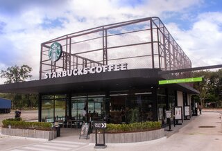 Na Cidade: Starbucks inaugura loja drive-thru no Brasil; saiba tudo!