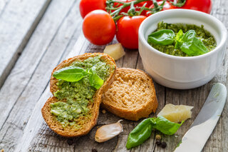 Receitas: Pão de alho com pesto de espinafre é opção ideal para o lanche; veja como fazer!