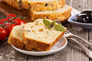 Receitas: Bolo de pão de queijo de liquidificador é pedida certa para o lanche da tarde; veja a receita!