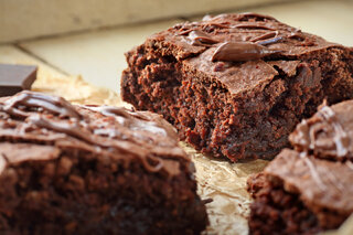 Receitas: Brownie com bacon e framboesa? Confira o passo a passo dessa receita surpreendente!