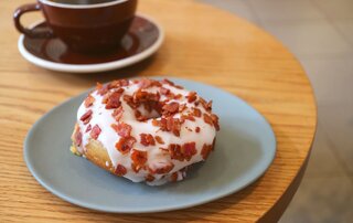 Receitas: Receita de Donut de Melado e Bacon vai te conquistar na primeira mordia; veja o passo a passo!