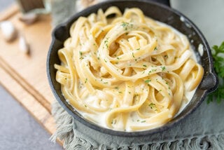 Receitas: Fettuccine Alfredo: aprenda a receita original do Olive Garden