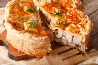 Receitas: Quiche de frango com queijo brie vai te surpreender pelo sabor; veja a receita!