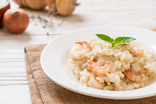 Receitas: Risoto de camarão e rúcula é opção deliciosa para o almoço e jantar; confira!