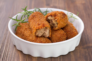 Receitas: Croquete de carne é ótima opção de petisco para acompanhar uma cerveja gelada; veja a receita!