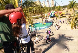 Na Cidade: Família no Parque de Férias no Parque Villa Lobos