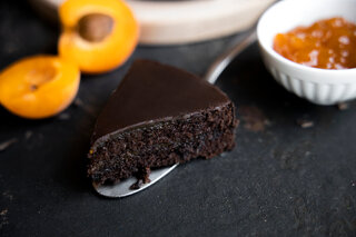 Receitas: Receita de torta de chocolate com damasco vai te surpreender pelo sabor; confira o passo a passo!