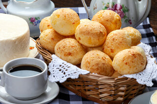 Receitas: Pão de queijo com requeijão de espinafre é opção deliciosa para o lanche; veja a receita!