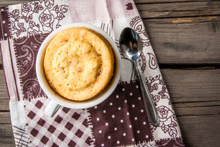 Receitas: Bolo de milho de caneca é opção saborosa de lanche, veja como fazer!