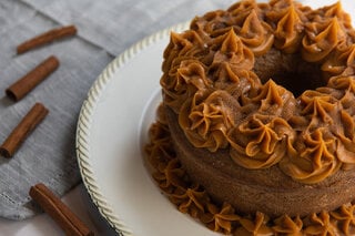 Receitas: Bolo de churros com doce de leite: veja a receita desta delícia simples e surpreendente!