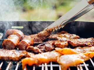 Gastronomia: Verão: descubra quais são os estilos de cerveja que mais combinam com diferentes carnes servidas no churrasco e acompanhamentos