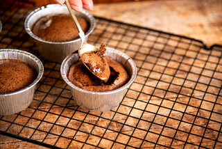 Receitas: Receita de bolinho quente de doce de leite é prática e deliciosa; veja o passo a passo!