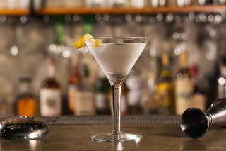 Receitas: Dry Martini do 007: aprenda a receita original do James Bond