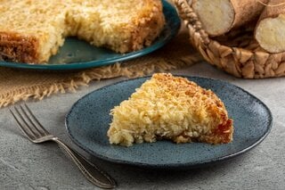 Receitas: Mané Pelado: veja a receita do icônico bolo de mandioca de tabuleiro!