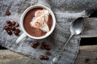 Receitas: Receita: chocolate quente com merengue para deixar o inverno mais gostoso