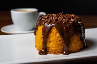 Receitas: Receita: Bolo de Cenoura de Caneca com Cobertura de Brigadeiro