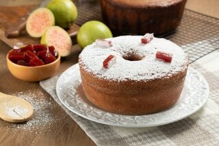 Receitas: Receita: Bolo de Fubá com Goiabada fofinho e simples de fazer!