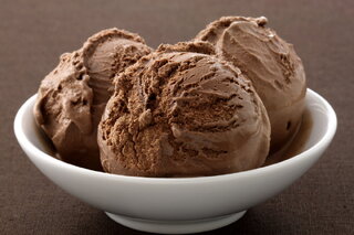 Receitas: Receita: sorvete caseiro de chocolate cremoso e fácil de fazer!