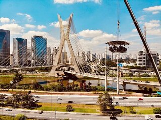 Na Cidade: Dinner in The Sky volta a São Paulo com vista para a Ponte Estaiada; saiba mais!