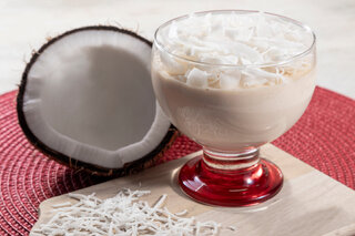 Receitas: Sobremesa gelada de coco é sobremesa perfeita para os dias quentes; confira o passo a passo!