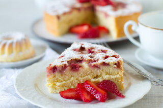 Receitas: Receita de bolo de iogurte de morango é deliciosa e fácil de fazer; confira!