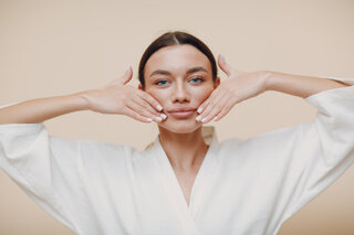 Moda e Beleza: 7 dicas de como prevenir e acabar com o inchaço matinal do rosto 