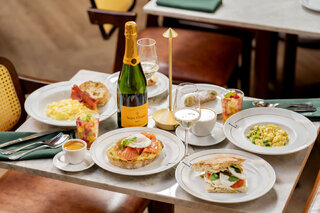 Gastronomia: Brunch Veuve Clicquot Gardens no Locale