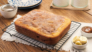 Receitas: Receita de bolo cremoso de banana com doce de leite fácil e irresistível