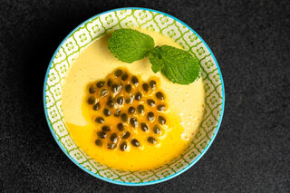 Receitas: Mousse de Maracujá com Crocante de Castanhas: receita fácil, cremosa e irresistível