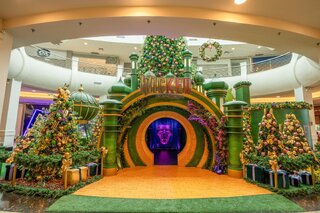 Na Cidade: Mooca Plaza Shopping inaugura Natal temático de Wicked com experiências imersivas e espaços instagramáveis