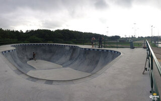 Andar de skate na pista da Costeira do Pirajubaé